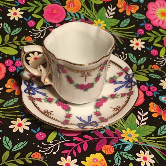 Vintage Dainty TEACUP & SAUCER - Picture 1 of 6